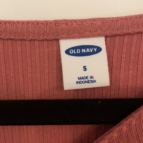 Old Navy Basic Ribbed Tee - Picture 2 of 4